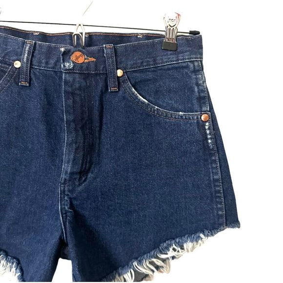 WRANGLER Reworked Distressed Dark Wash‎ Denim Shorts Sz 28 - Picture 4 of 6
